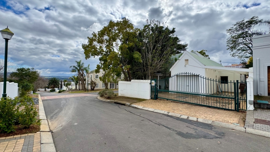 To Let 4 Bedroom Property for Rent in La Pastorale Western Cape
